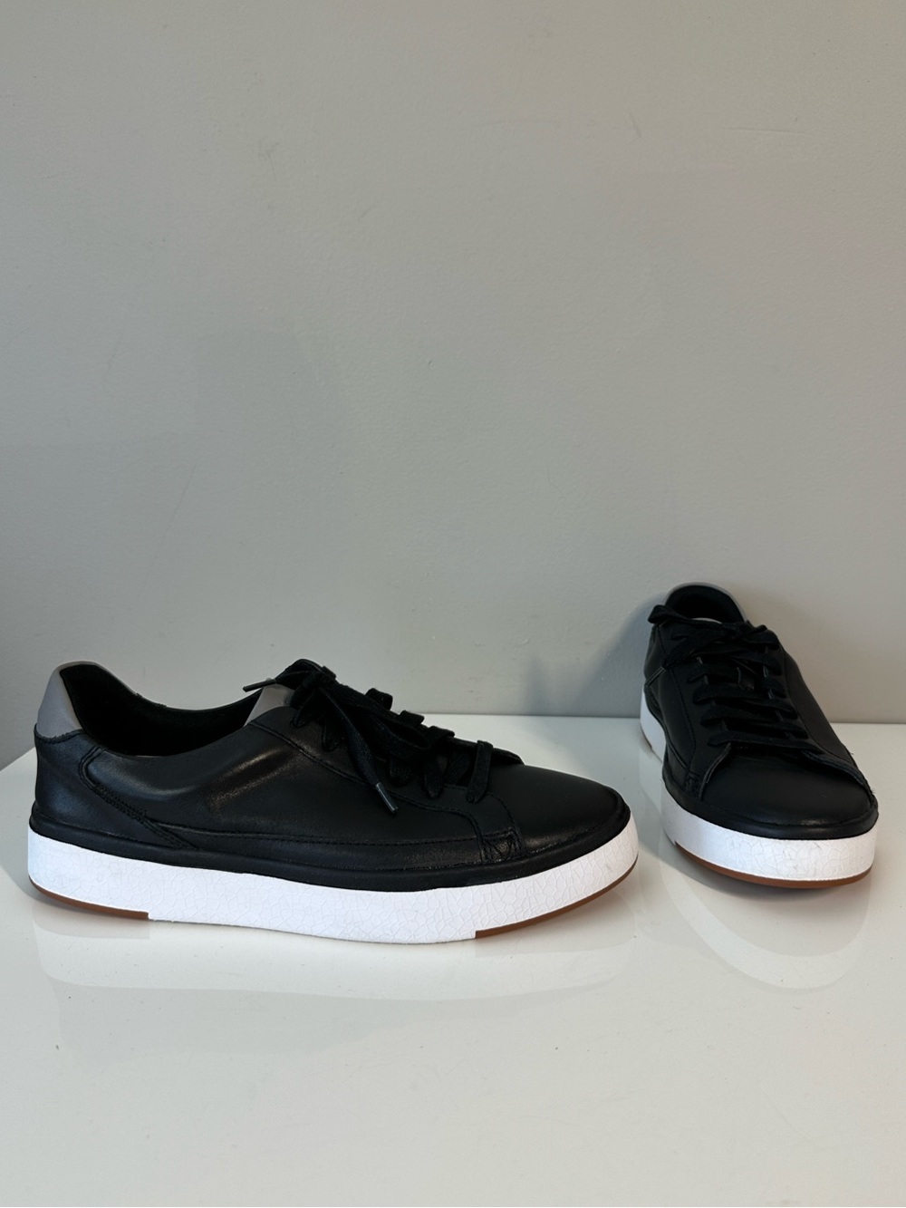 Kizik Vegas Leather Hands Free Lace Up Sneakers in Black Unisex Women 9.5 Men 8